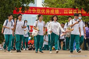 厄德高本场数据：3次关键传球，2次射门0次射正，2次过人